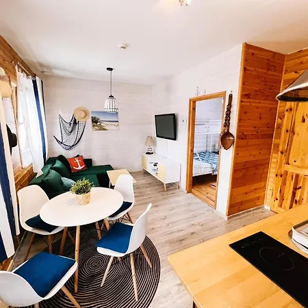Lovingly Furnished 2 With Terrace,