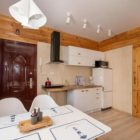 Lovingly Furnished 2 With Terrace, Appartamento Jarosławiec